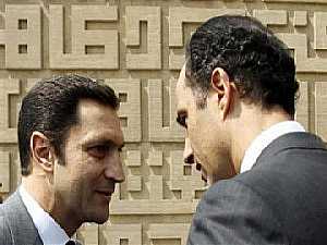 علاء مبارك يتهم شقيقه جمال بقلب الشعب ضد والده
