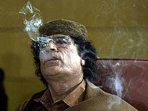 مسؤول ليبي: القذافي يطلب «خروج مشرف» .. وغارات الأطلسي تتواصل لإنهاء المهمة