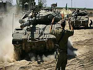 تواجد كثيف للآليات الإسرائيلية وقوات المشاة والطائرات قرب حدود مصر
