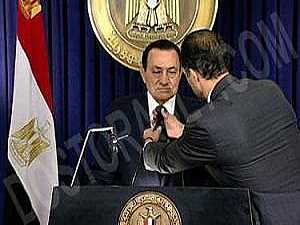 مبارك يقرر كتابة مذكراته لتعرف الأجيال تاريخه.. ويؤكد أنه سوف يفجر مفاجآت!
