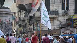 توافد العديد للاحتجاج على ضرب سوريا
