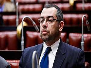 أول نائب برلماني يستقيل بسبب “تيران وصنافير”