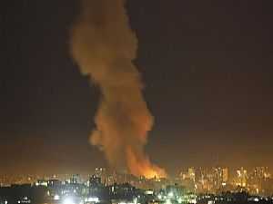 إسرائيل تقصف غزة وحماس ترد بـ13 صاروخا