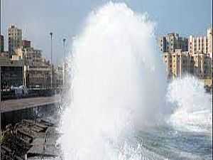 محافظ الإسكندرية: الأمواج ارتفعت إلى 5 أمتار ونقلت الرمال للكورنيش