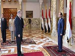 السيسى يفوض شريف إسماعيل في اختصاصات رئيس الجمهورية