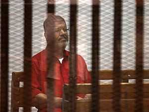 اليوم.. أولى جلسات إعادة محاكمة مرسي وأخرين في ''اقتحام السجون''