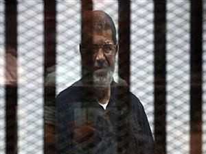 اليوم.. الحكم على "مرسي وعكاشة" و23 آخرين في "إهانة القضاء"
