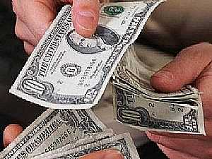 «الصرافة»: انخفاض قياسي للدولار خلال أسبوع.. وعلى البنوك توفيره للعملاء