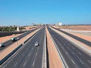 بالفيديو| وزير النقل يعلن موعد الانتهاء من طريق "شبرا- بنها" الحر