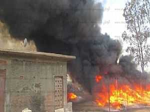 عاجل| حريق هائل في سوق الجمعة بالسيدة عائشة.. والدفع بـ15 سيارة إطفاء