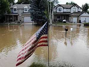 شاهد فيضانات بكاليفورنيا الأمريكية بعد مد تسونامي