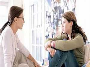 للأمهات.. 10 نصائح تساعد على تخطي ابنتك مرحلة المراهقة بسلام