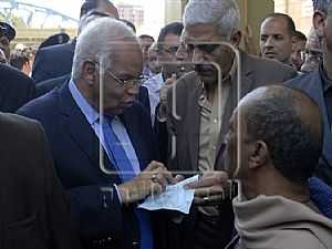 وزير النقل: «اللي هيبيع تذكرة قطار بعيدًا عن الشباك هقطع رقبته»