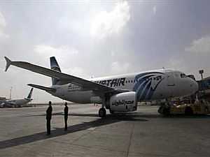 وصول طائرة مصر للطيران لمطار قبرص لعودة الركاب المحررين
