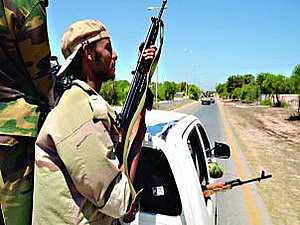 الثوار الليبيون يسيطرون على زليتن وطائرات «الناتو» تدمر منزل صهر القذافي