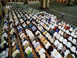 صلاة الجماعة وأثرها في حياة المسلمين