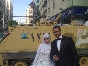 ثلاث عقود زواج فى ميدان التحرير 	