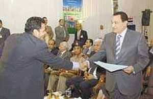 مبارك يتفقد المشروع القومي للإسكان في 6 أكتوبر