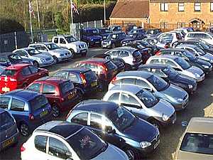 التجار: قرار رفع حظر بيع السيارات المباعة بالتقسيط "لن يطبق"